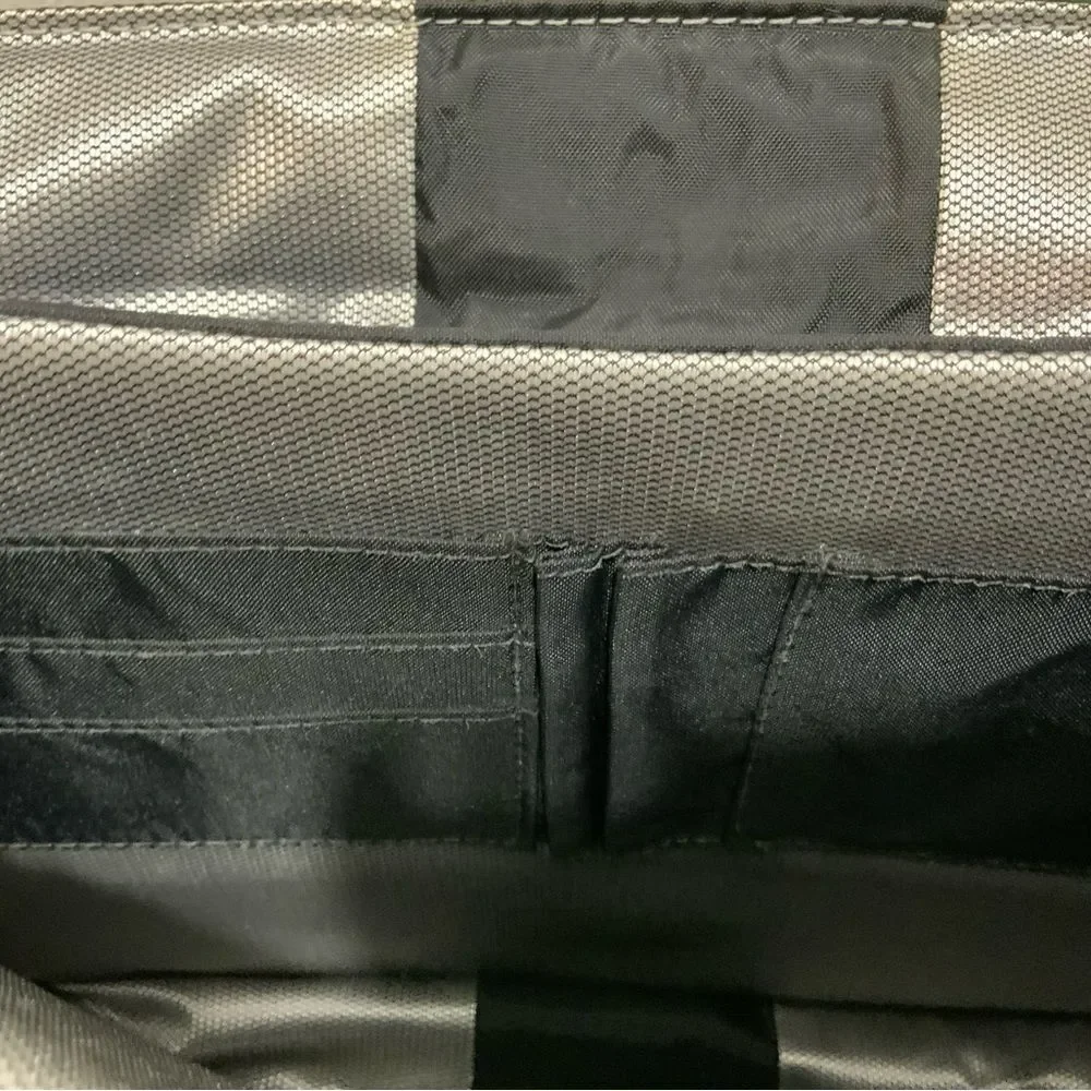 TUMI Crossbody Messenger Laptop Bag Flap 6507 D Black nylon